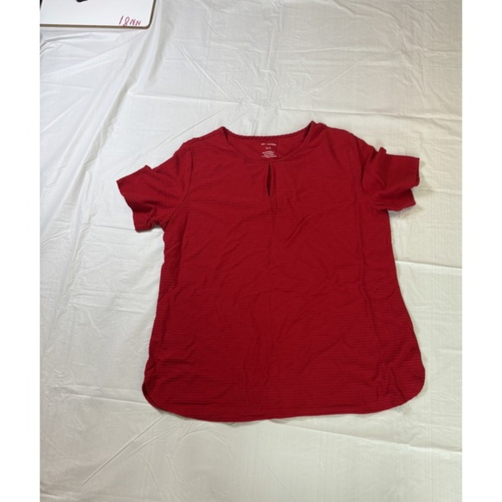 Womens Van Heusen red blouse, short sleeve, textured, keyhole, size Large